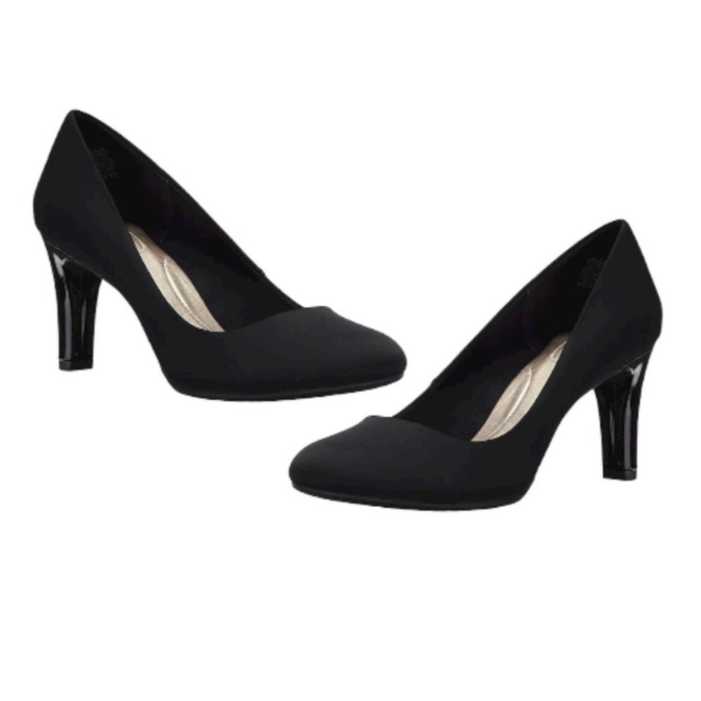 Like new! Bandolino Black Satin & Patent Pump - size 10